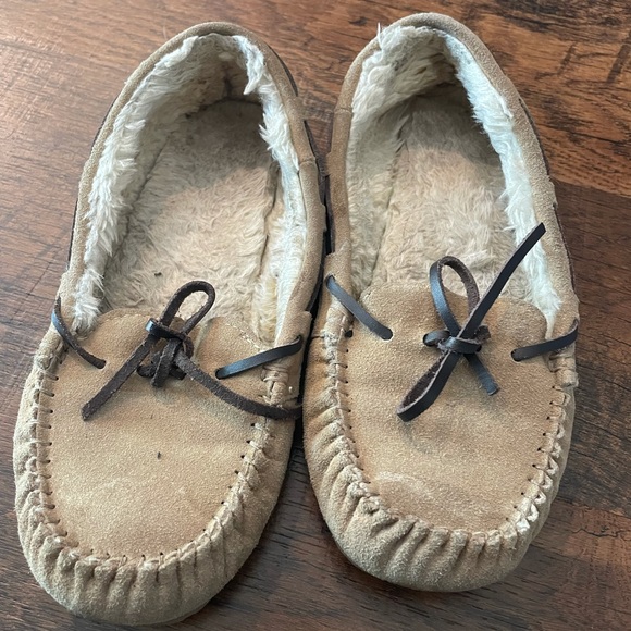 Slippers - Picture 1 of 2